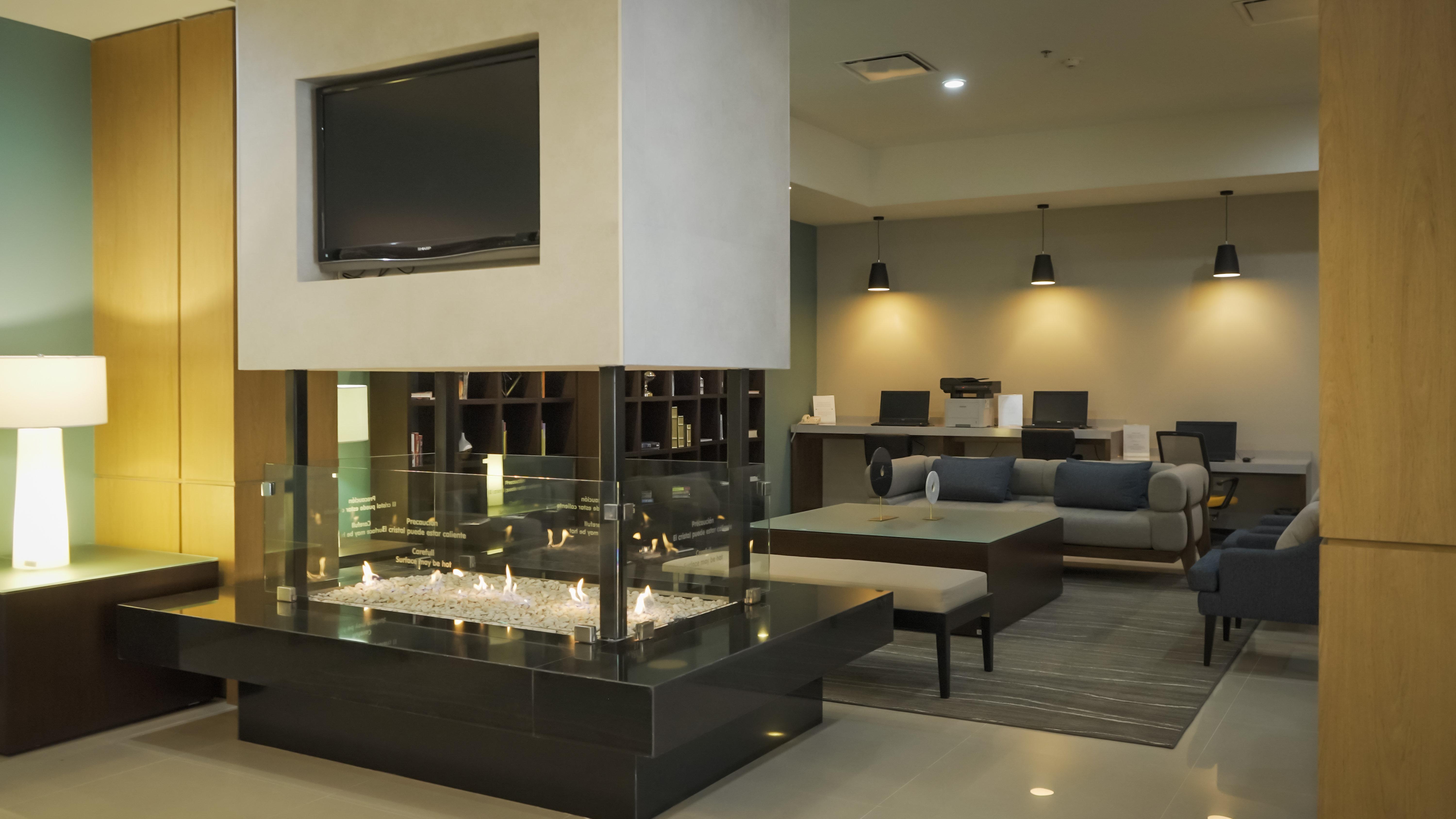 瓜达拉哈拉博览会驻桥套房假日酒店 萨波潘 外观 照片