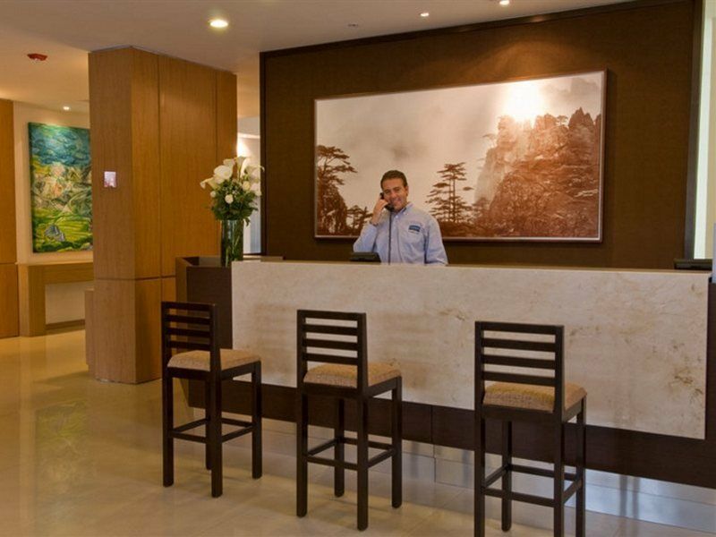 瓜达拉哈拉博览会驻桥套房假日酒店 萨波潘 外观 照片